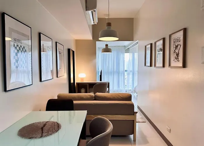 Chic Cozy 1br Uptown Parksuites T1 Pay Parking 14r Apartamento Manila