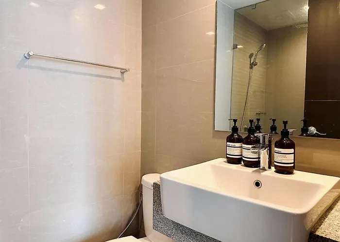 Chic Cozy 1br Uptown Parksuites T1 Pay Parking 14r Apartamento Manila